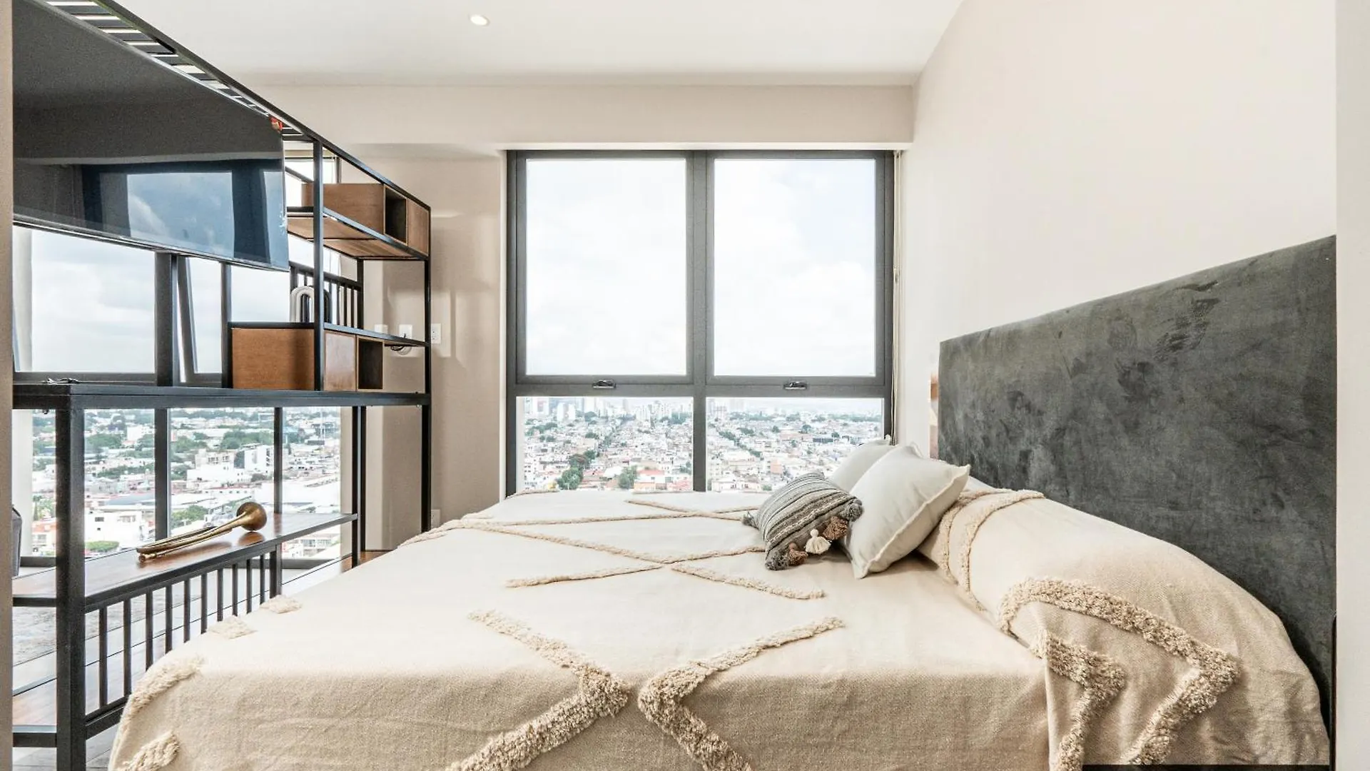 Luxury And Comfort In Gaudalajara 10 Minutes Away From Expo Guadalajara